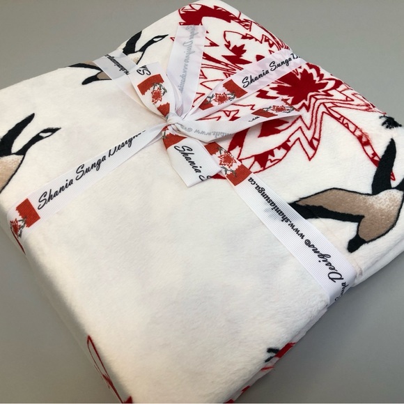 NEW Canadiana Minky Throw. Canada Goose - Picture 9 of 12